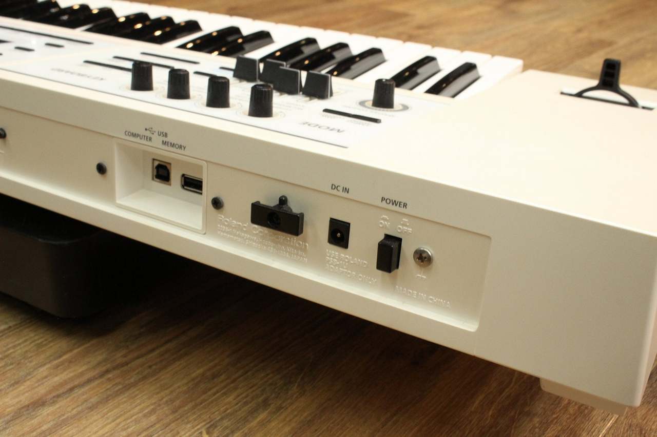 Roland JUNO-DS61W 【キーボードマート新宿】【新宿店】（中古/送料