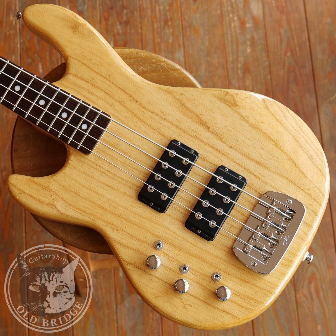 G&L Tribute L-2000 Natural ベース G&L Tribute L-2000 Bass Guitar - Natural | Sweetwater