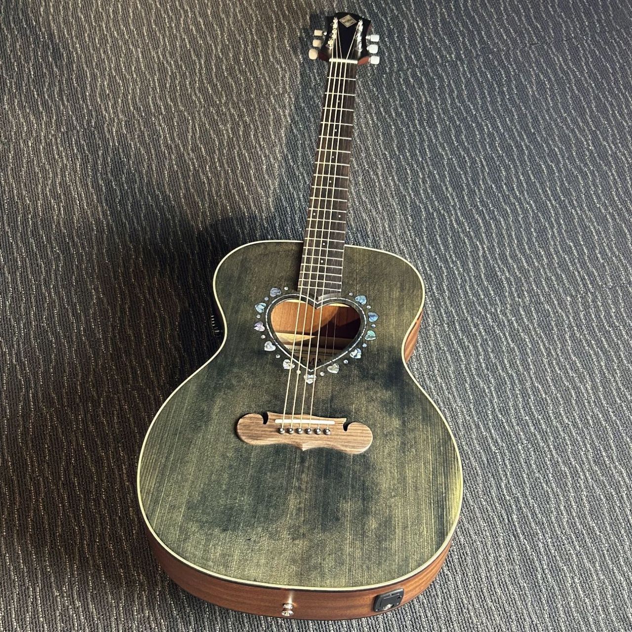 Zemaitis CAF-90H Denim Black Abalone エレアコ ハート型サウンド