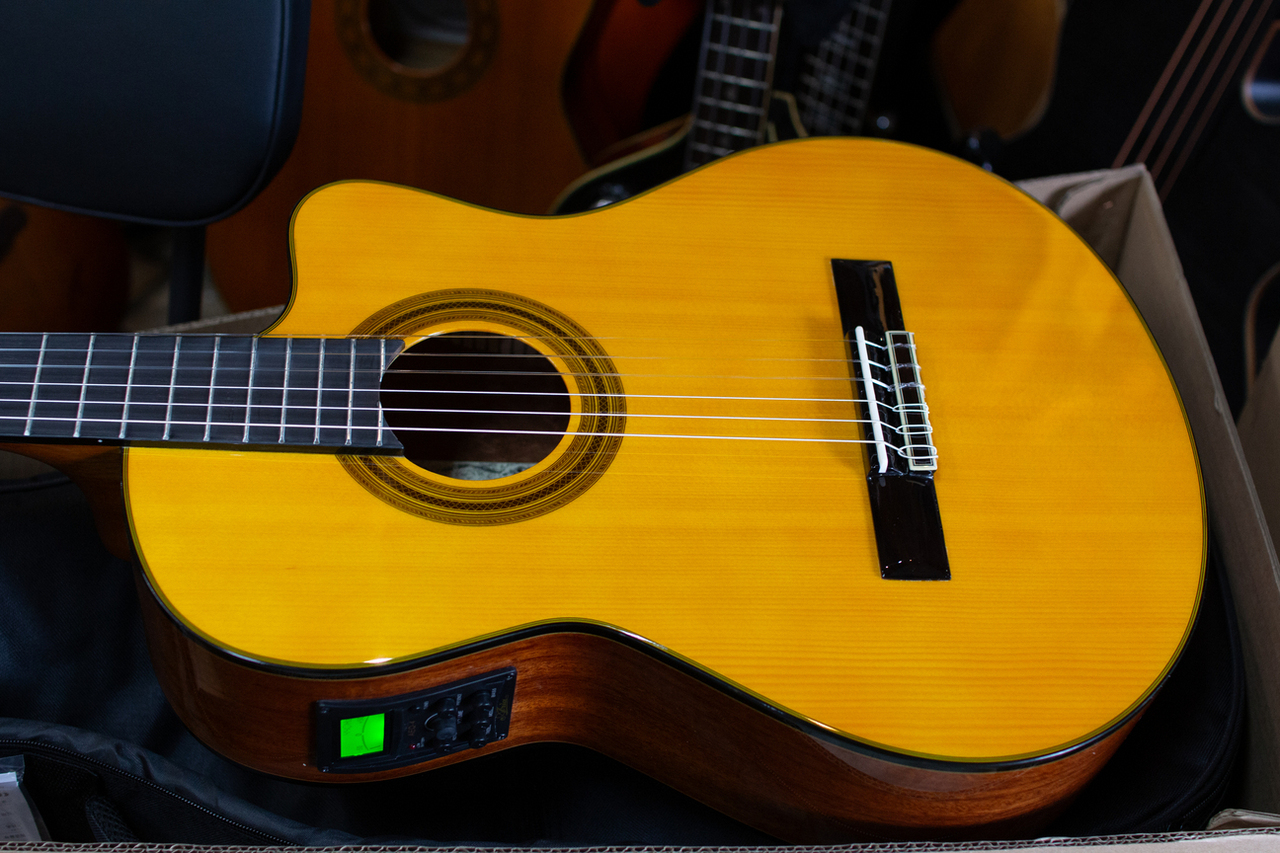 ARIA A-35SCE 【 スプルース単板 / マホガニー 】【エレガット