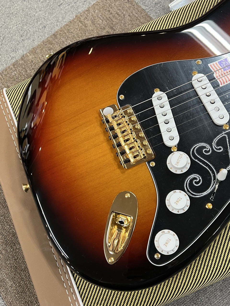 Fender Stevie Ray Vaughan Stratocaster, Pau Ferro Fingerboard, 3