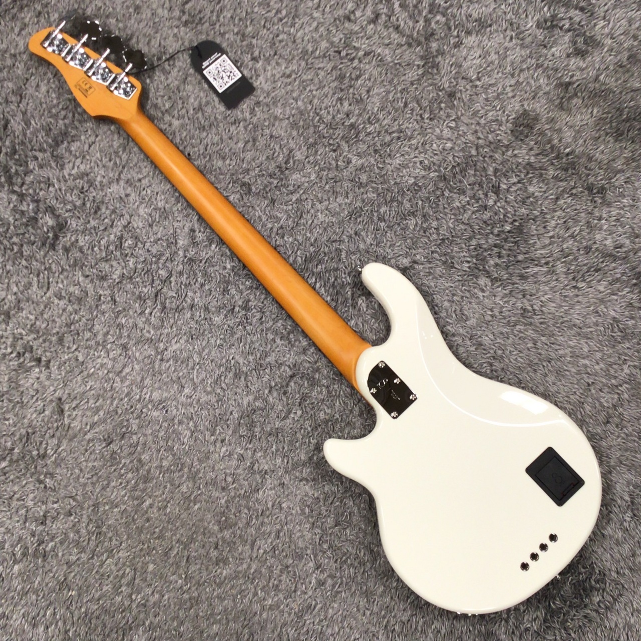ほぼ未使用Sire Marcus Miller Z7 エレキベース Sire Marcus Miller Z7 4-String AWH (Antique White) 【2024年最新