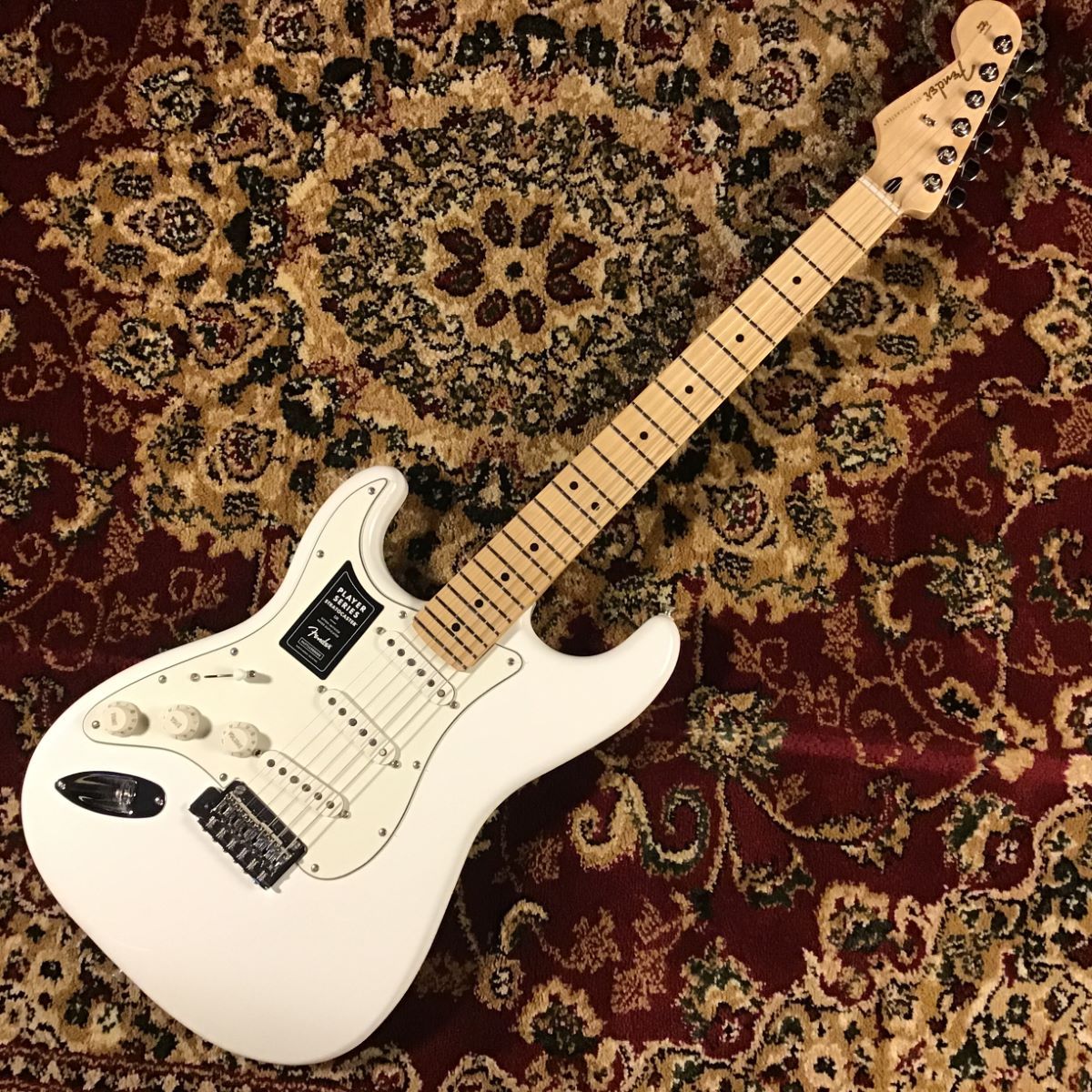 今季ブランド Fender Player Stratocaster Left-Handed, Maple Fingerboard, Polar  White ストラトキャスター 左利き