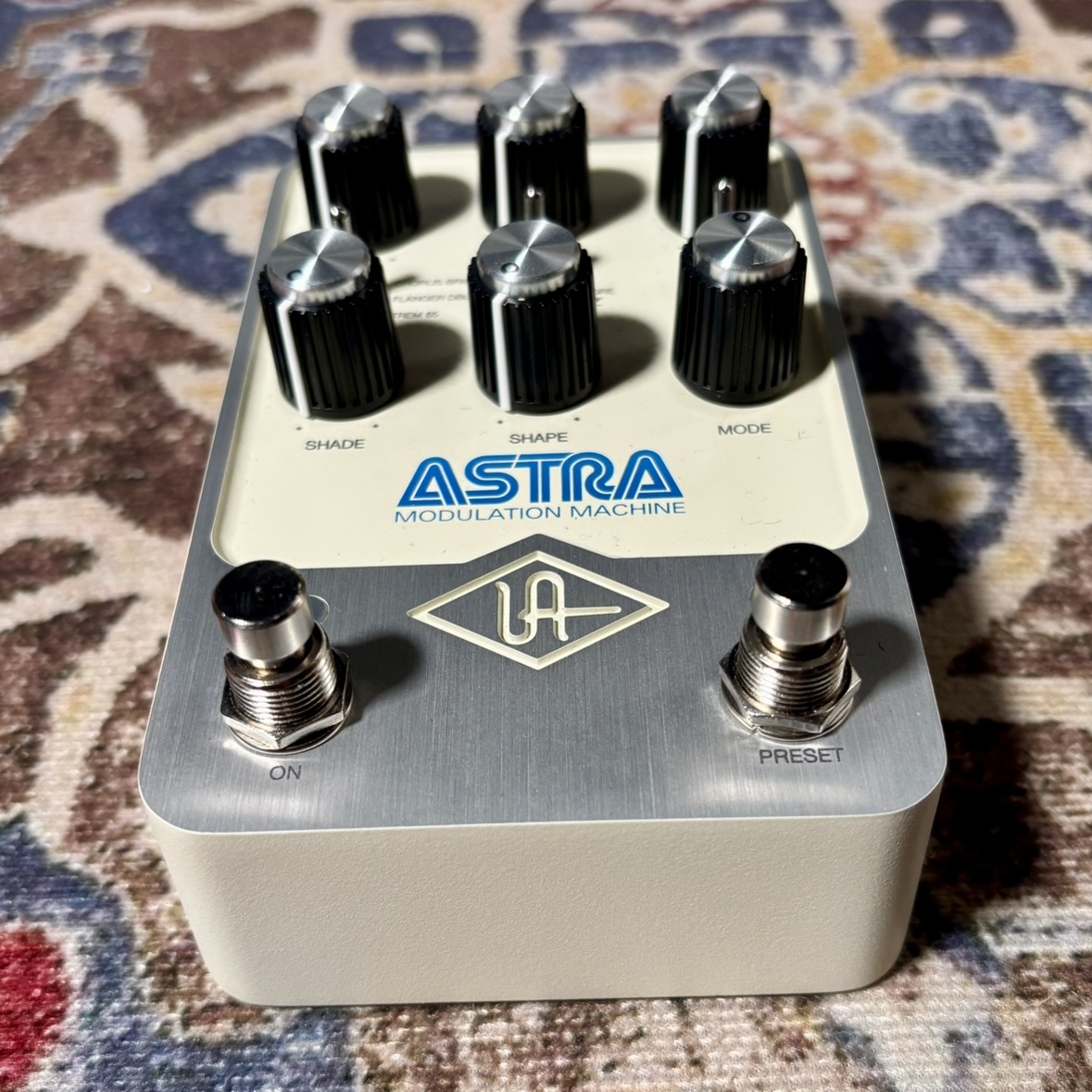 Universal Audio UAFX Astra Modulation Machine コンパクト