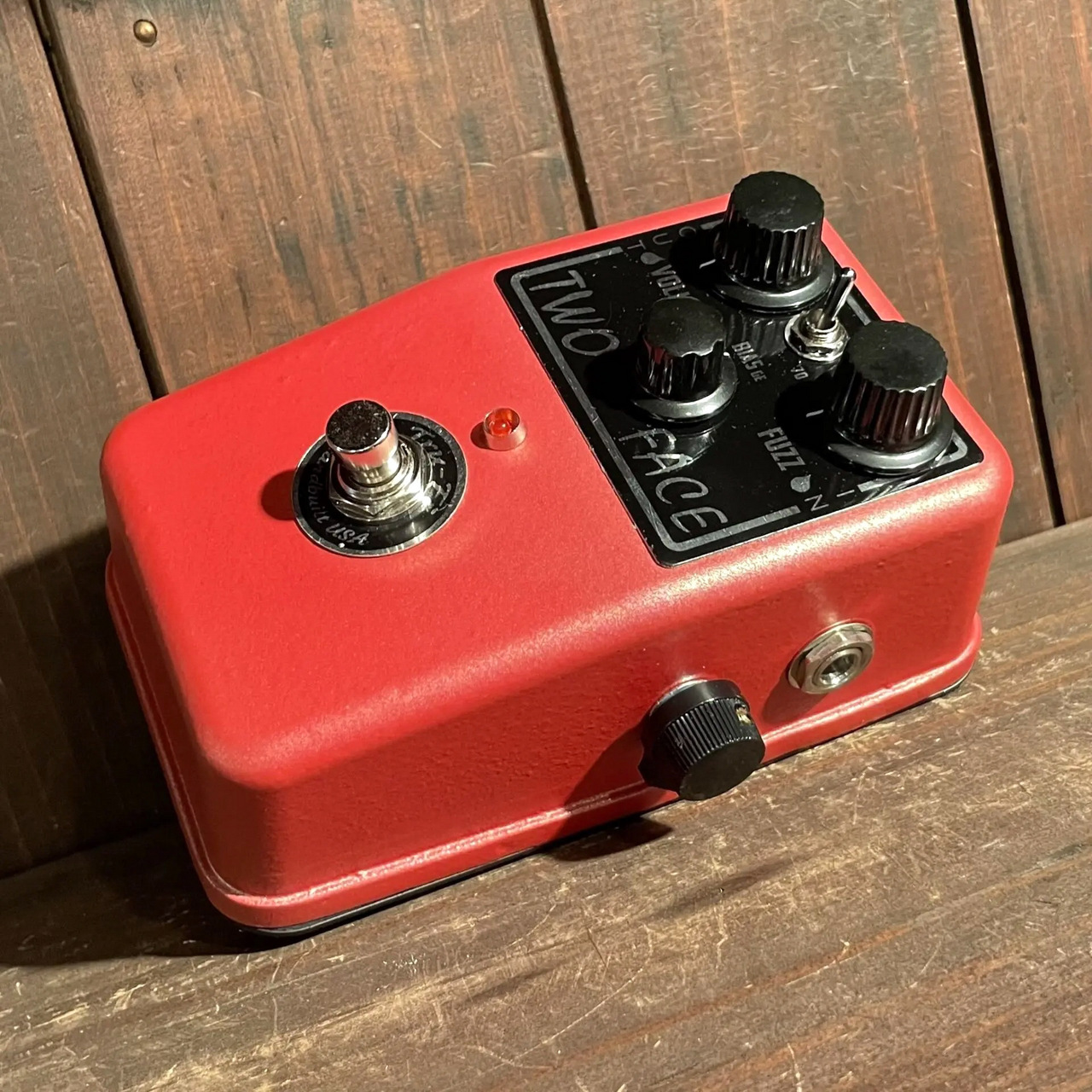 Tru-Fi Two Face Custom Red 【国内在庫希少】（新品/送料無料）【楽器