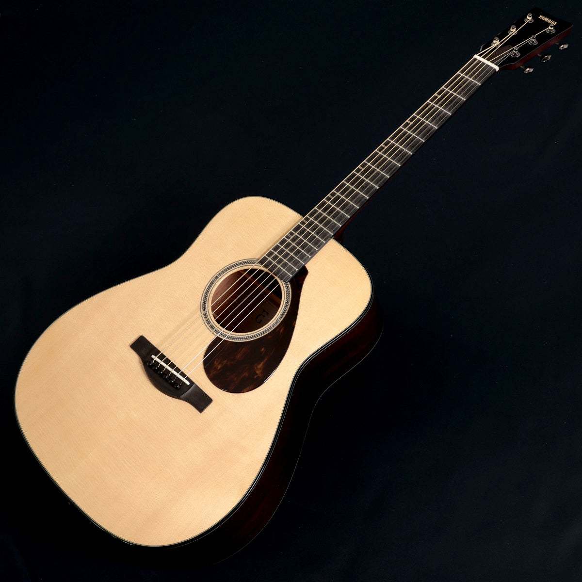 YAMAHA FG7M Sitka Spruce Top and African Mahogany Body Natural