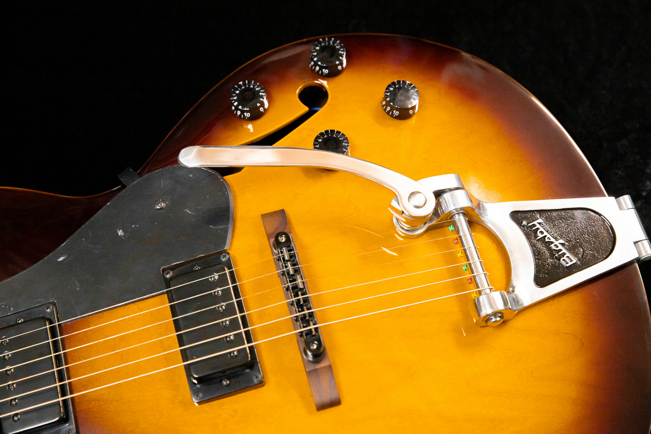 Aria Pro II FA-70TR フルアコ / Bigsbyタイプトレモロ Aria Pro II FA-70 Sunburst – Chicago Music Exchange