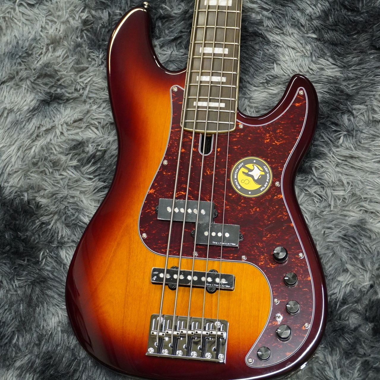 Sire MarcusMillerV7 5st サンバースト 純正ケース付 Sire MarcusMillerV7 5st サンバースト 純正ケース付 Sire