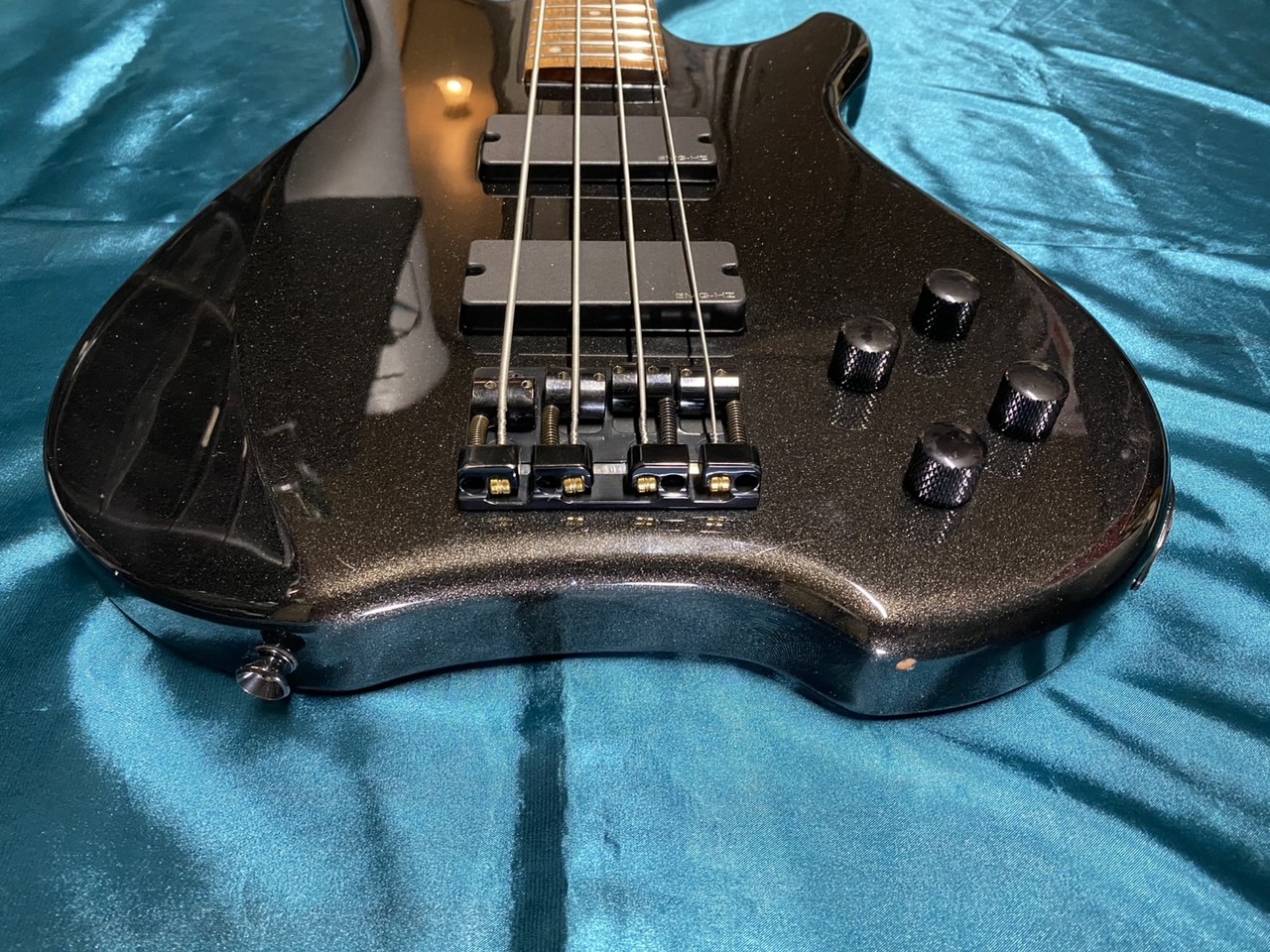 FERNANDES TREMOR 4 Deluxe （中古）【楽器検索デジマート】