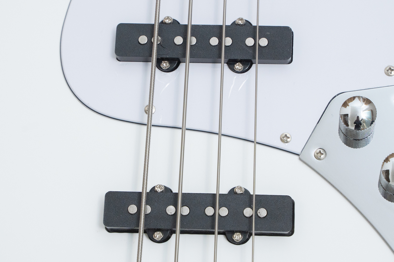 woofy basses ONE series Cavalier 4 White（新品/送料無料）【楽器