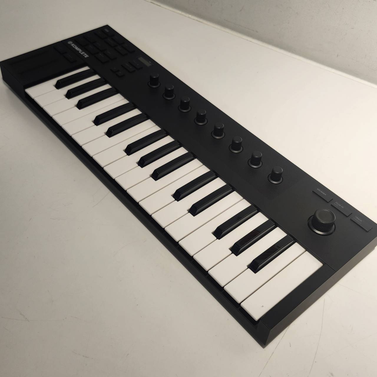NATIVE INSTRUMENTS KOMPLETE KONTROL M32（中古）【楽器検索デジマート】