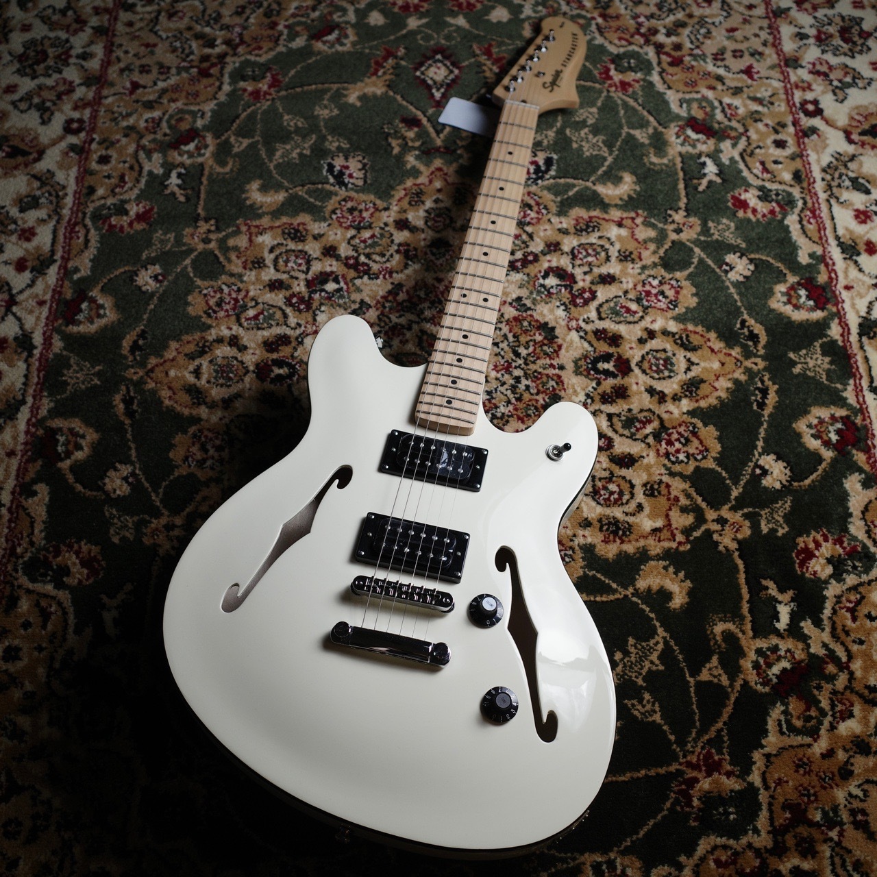 Starcaster OlympicWhite SQUIER by fender