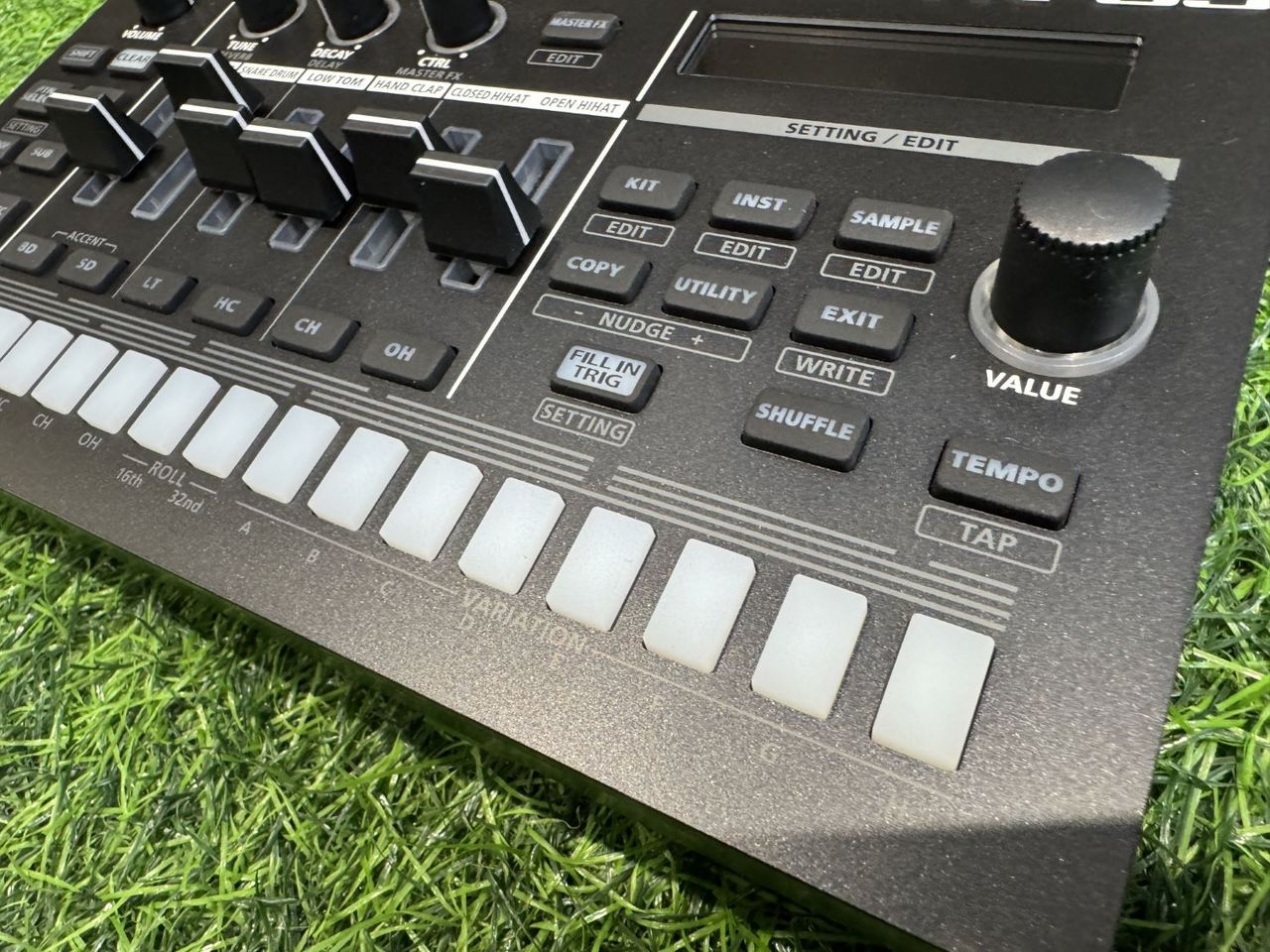 Roland TR-6S リズムマシン Roland | TR-6S | リズムマシン | Five G music technology