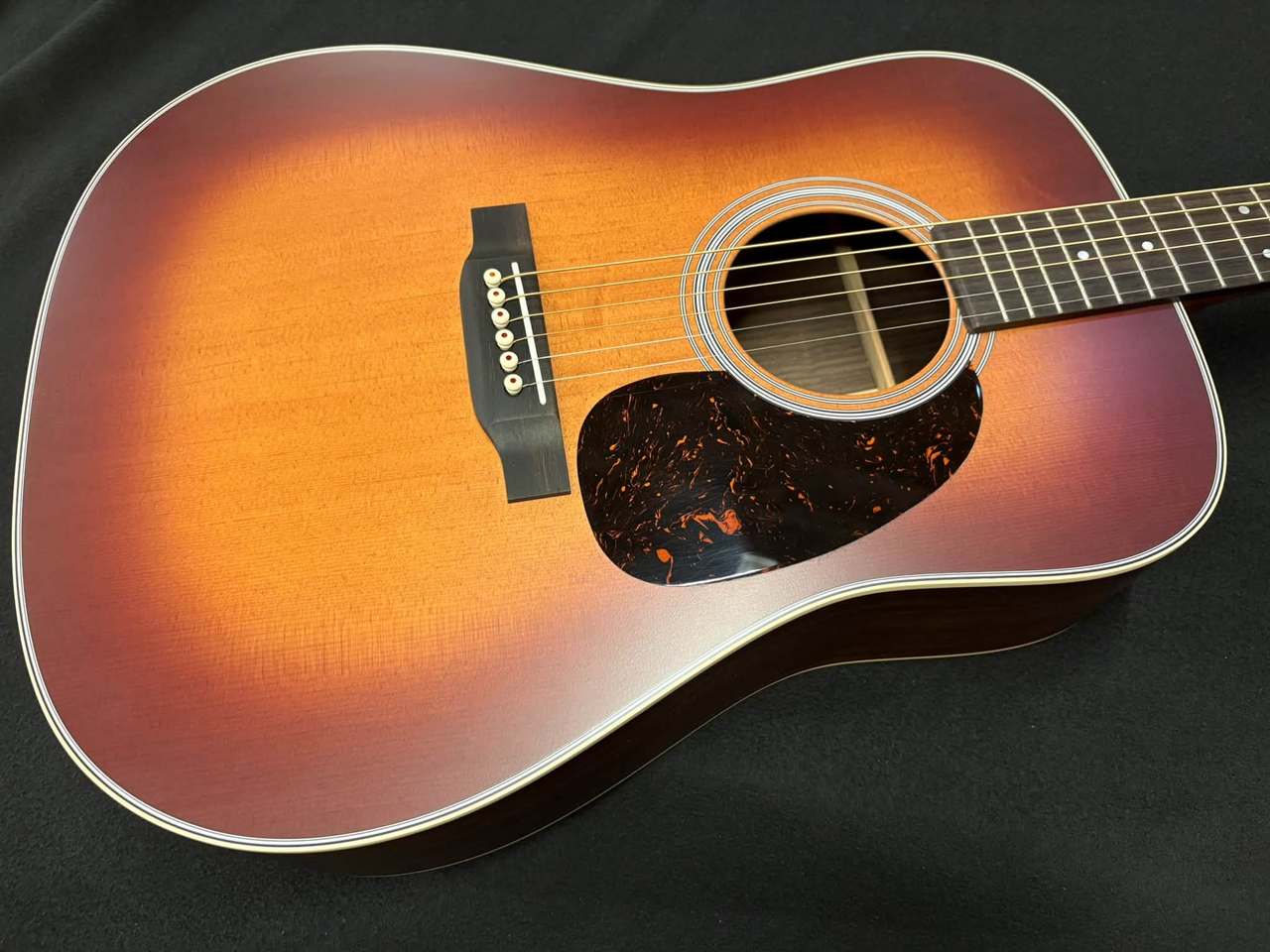 Martin D-28 Standard Satin Amberburst (2024年製・旧モデル)(新品 Martin D-28 Standard Satin Amberburst (2024年製・旧モデル)(新品