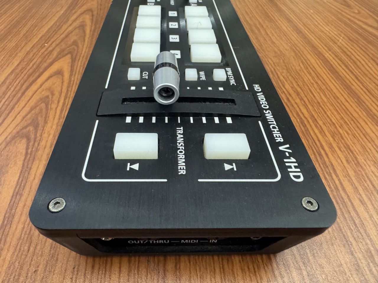 Roland V-1HD コンパクトHD ビデオスイッチャーV1HD（B級特価/送料無料