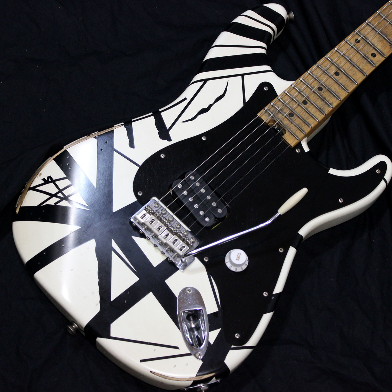 EVH Striped Series White with Black Stripes Relic 白黒 ストライプ