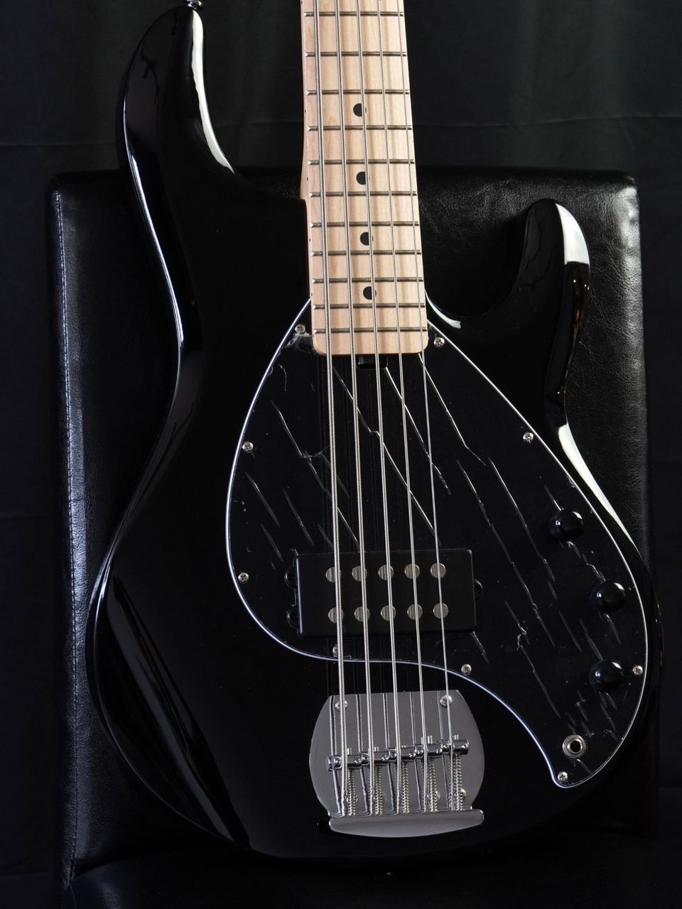 Sterling by MUSIC MAN STINGRAY RAY5 /Black 5弦エレキベース