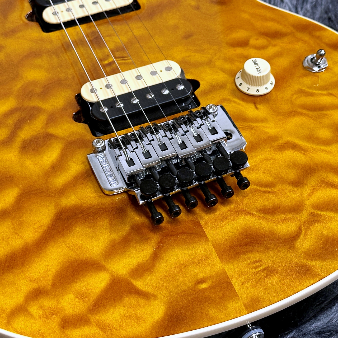 イールマンEELMAN OLD BEST mix 1999〜2005サイン入り Musicman AXIS EX 1997 Translucent Gold w/ Killer Birdseye