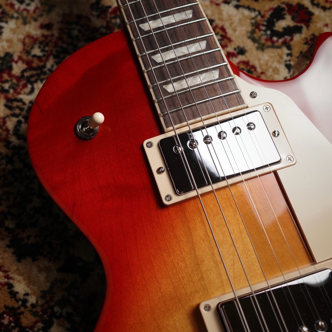 Gibson Les Paul Studio 2024 Cherry Sunburstエレキギター【3.52kg