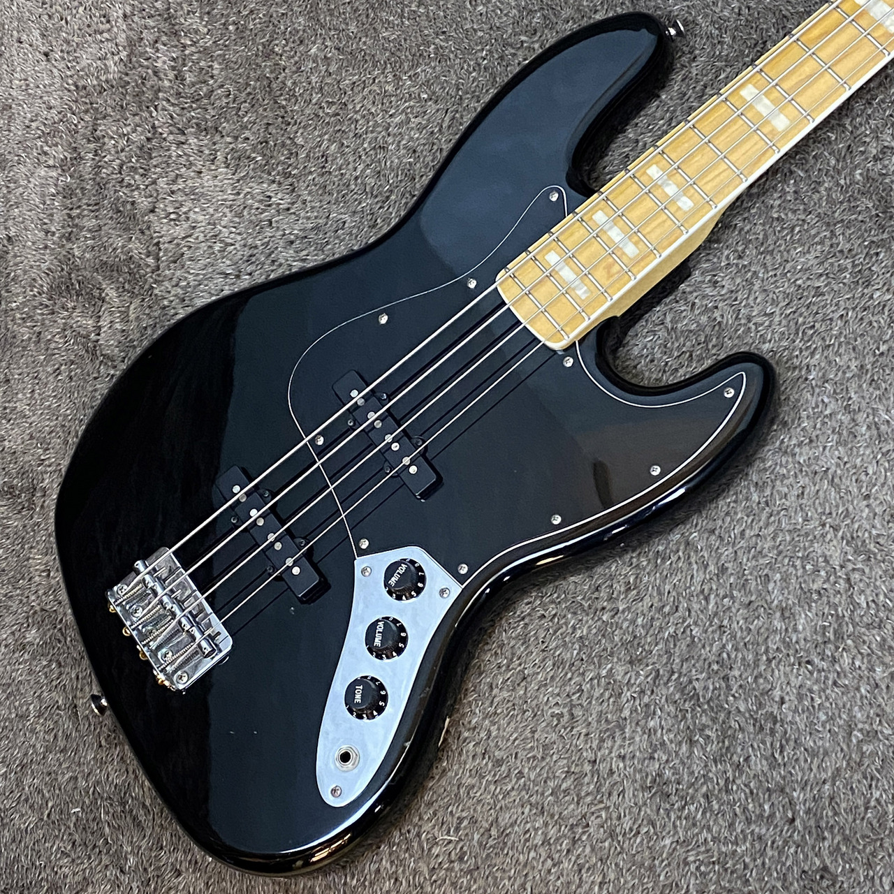 美品 Squier スクワイヤー Jazz Bass ジャズベース ブラック 黒 美品 Squier スクワイヤー ジャズベース Jazz Bass ブラック 黒 Squier
