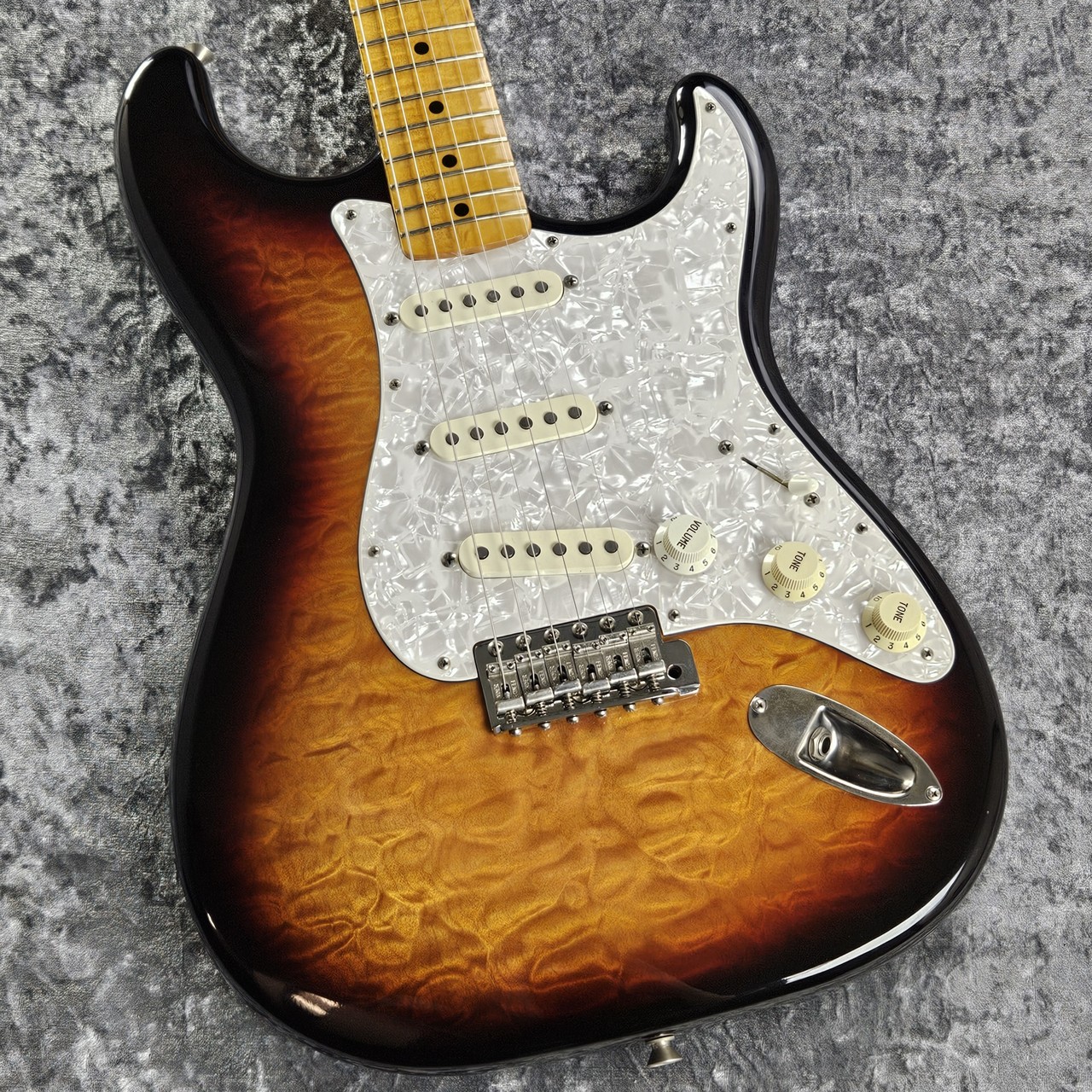 限定モデル Fender JAPAN ST59-210DM / 2TS ボディ 限定モデル Fender JAPAN ST59-210DM / 2TS ボディ