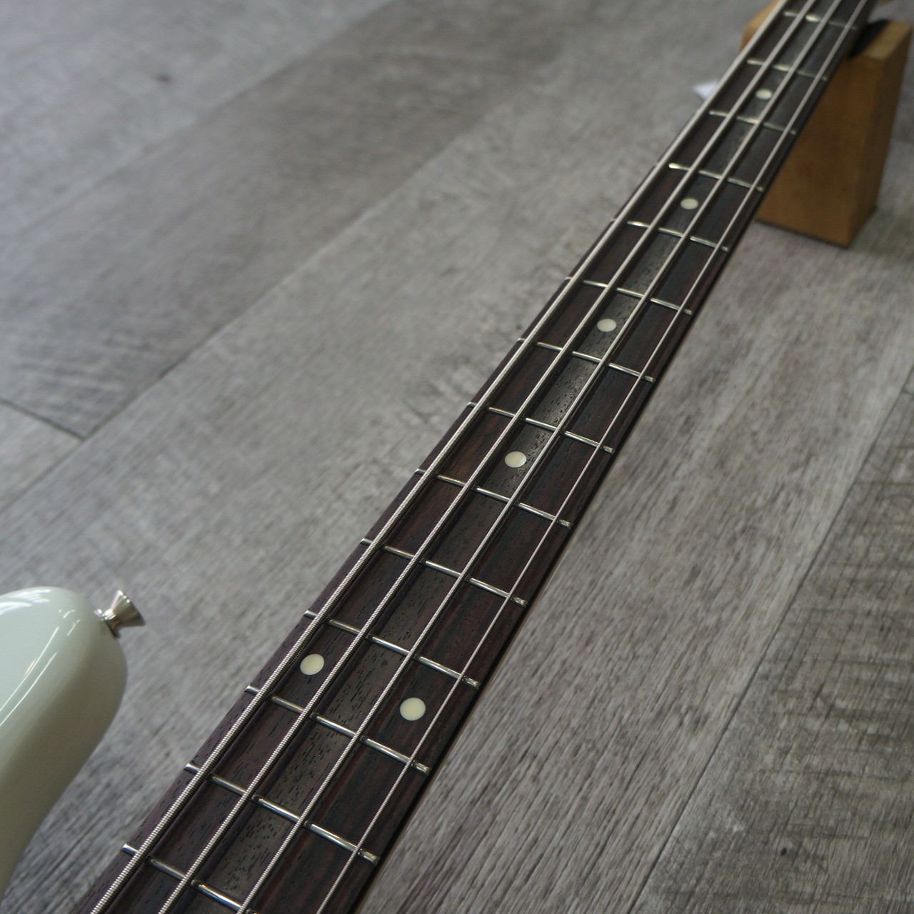 Fender Made in Japan Traditional 60s Jazz Bass - Olympic White