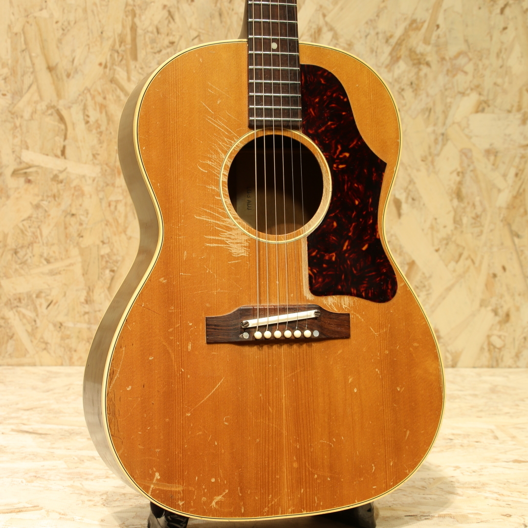 めぇです。gibson lg-3 1951年製と思われます。リフィニッシュ GIBSON LG-3 1951 - Galerie Casanova