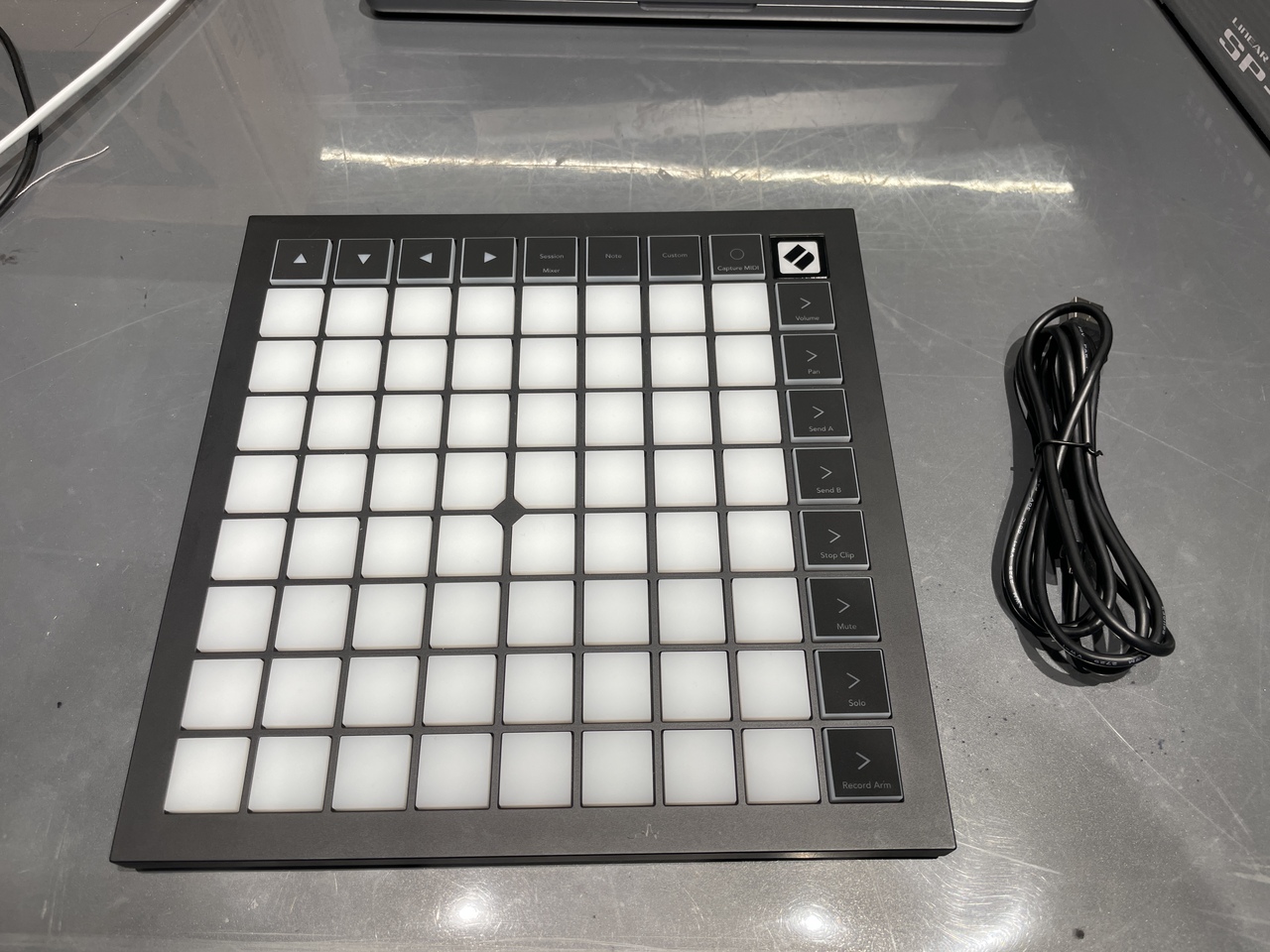 Novation LaunchPad X MIDIパッドコントローラー【中古】（中古 