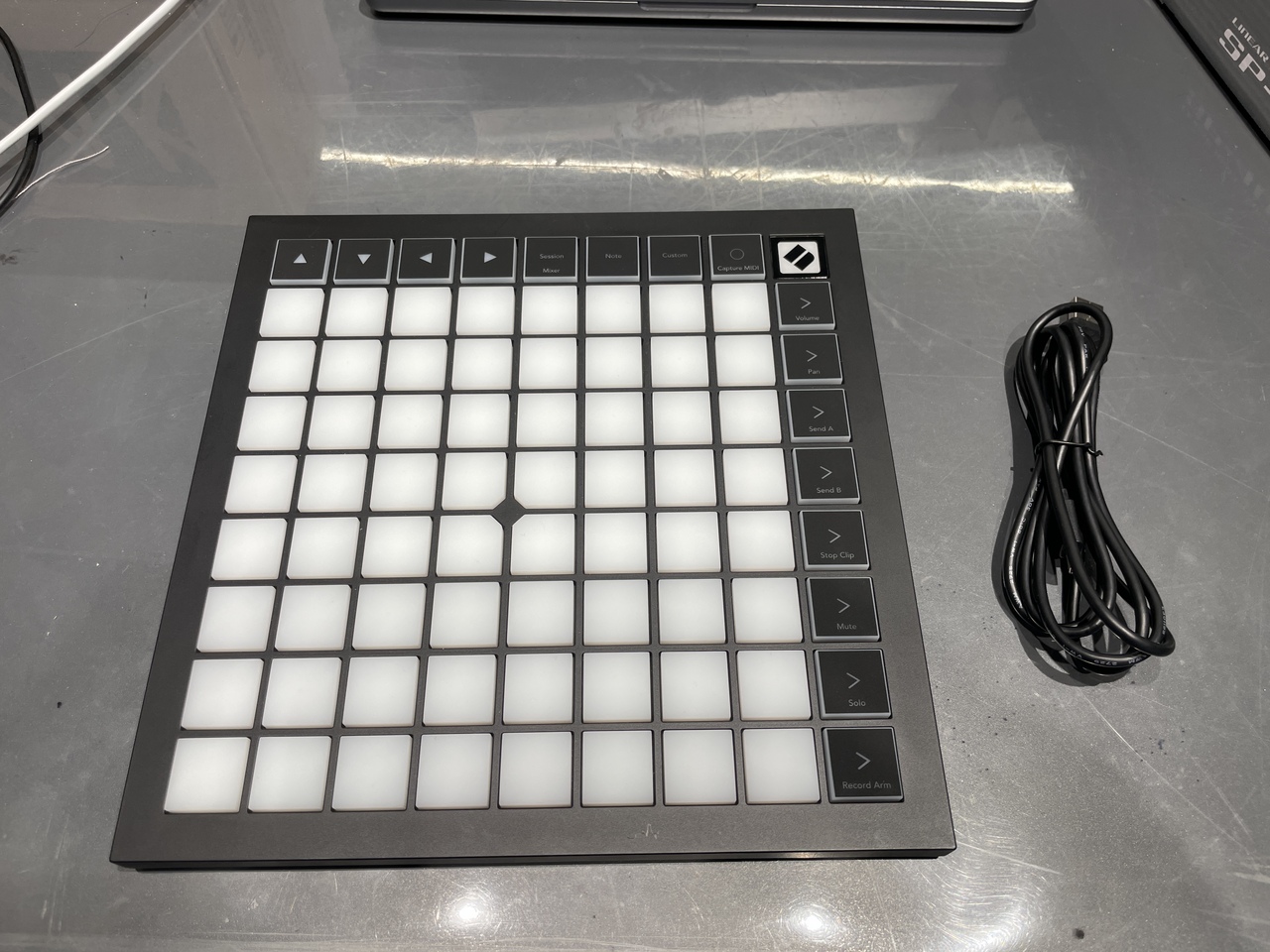 Novation LaunchPad X MIDIパッドコントローラー【中古】（中古