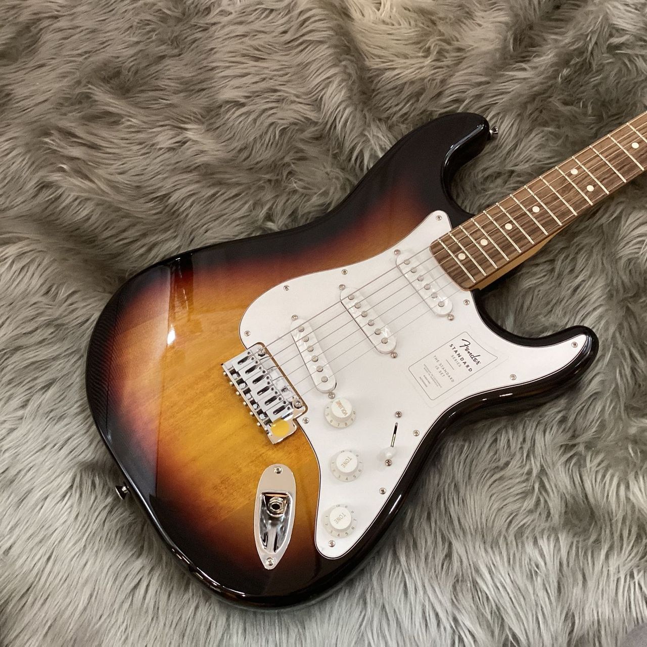 Fender Standard Stratocaster 3-Color Sunburst エレキギター 