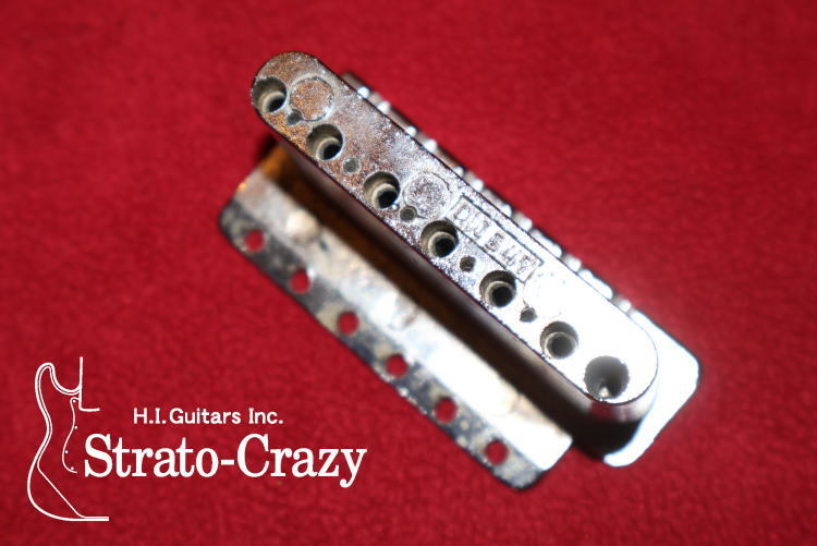 ビンテージ　フェンダーパーツ　ストラト　トレモロブロック Fender 70s Stratocaster Original Die-Cast Tremolo Block-1