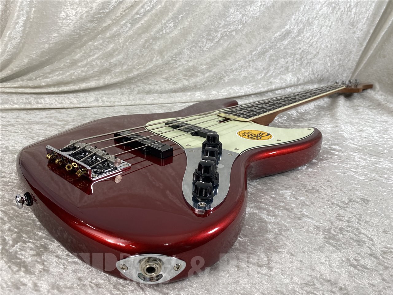 Sire Marcus Miller V7 New Gen 4-String (Candy Apple Red) （新品