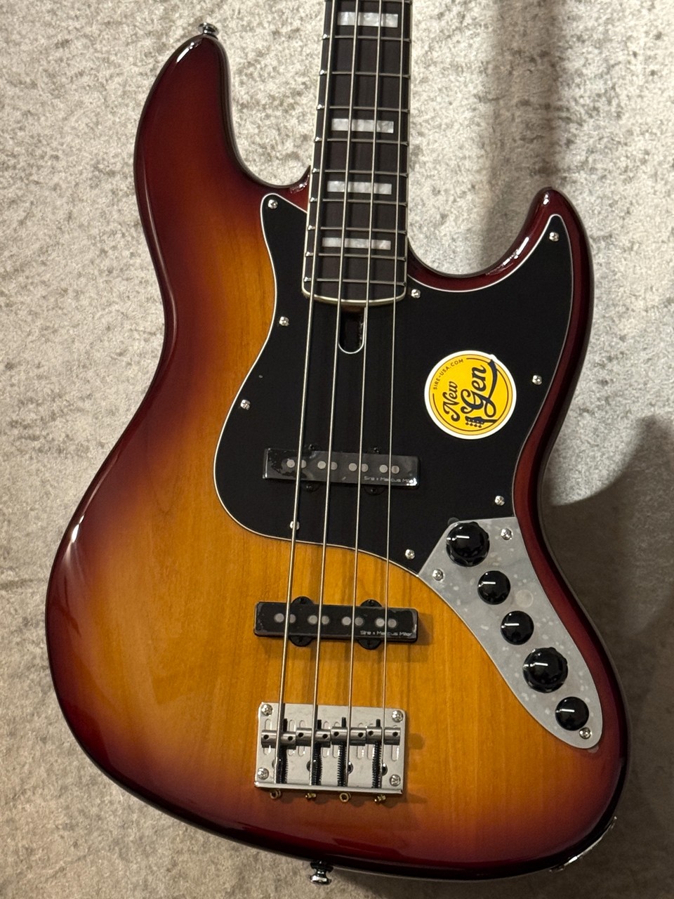 Sire V7 New Gen 4-String Alder #2N26340323 【4.09kg】【軽量化ペグ