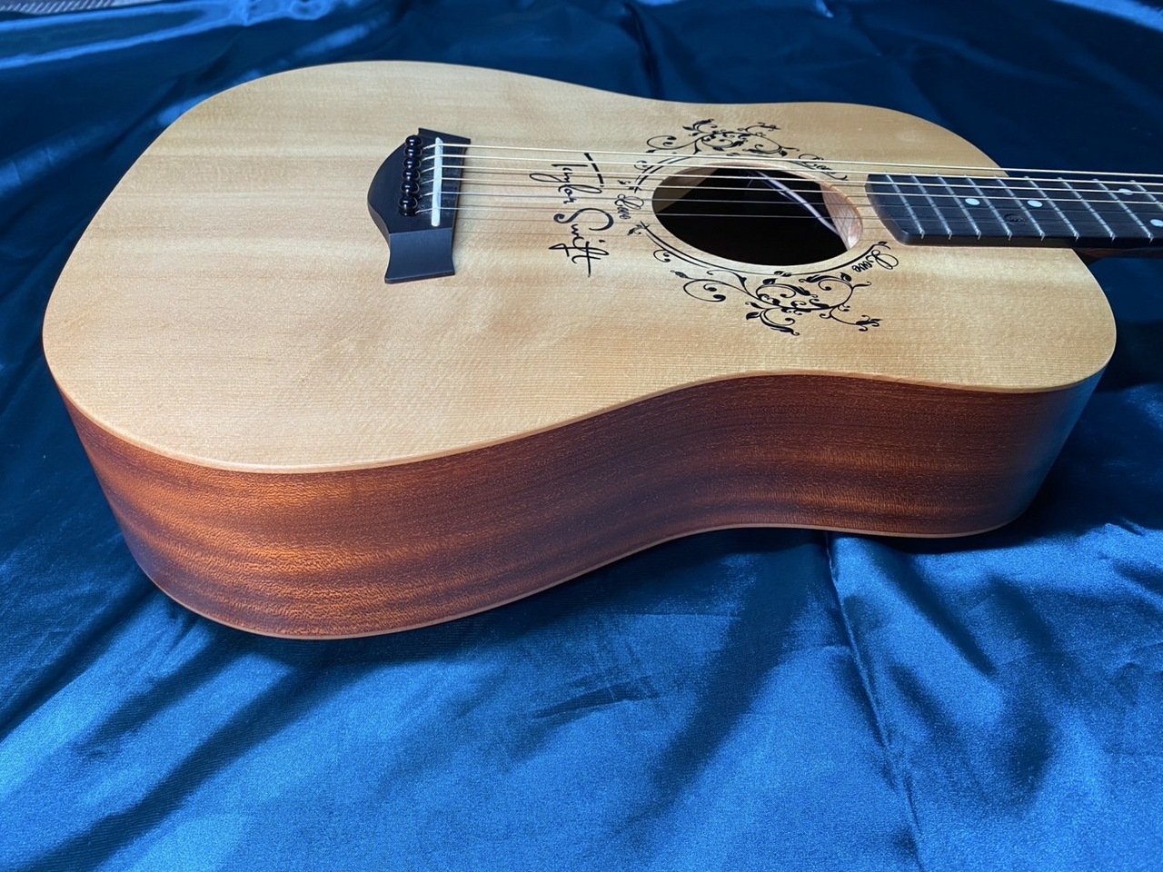 ギター Taylor Swift Signature Model Baby-e Taylor TSBTe Taylor Swift Baby Taylor-e エレアコ ミニ