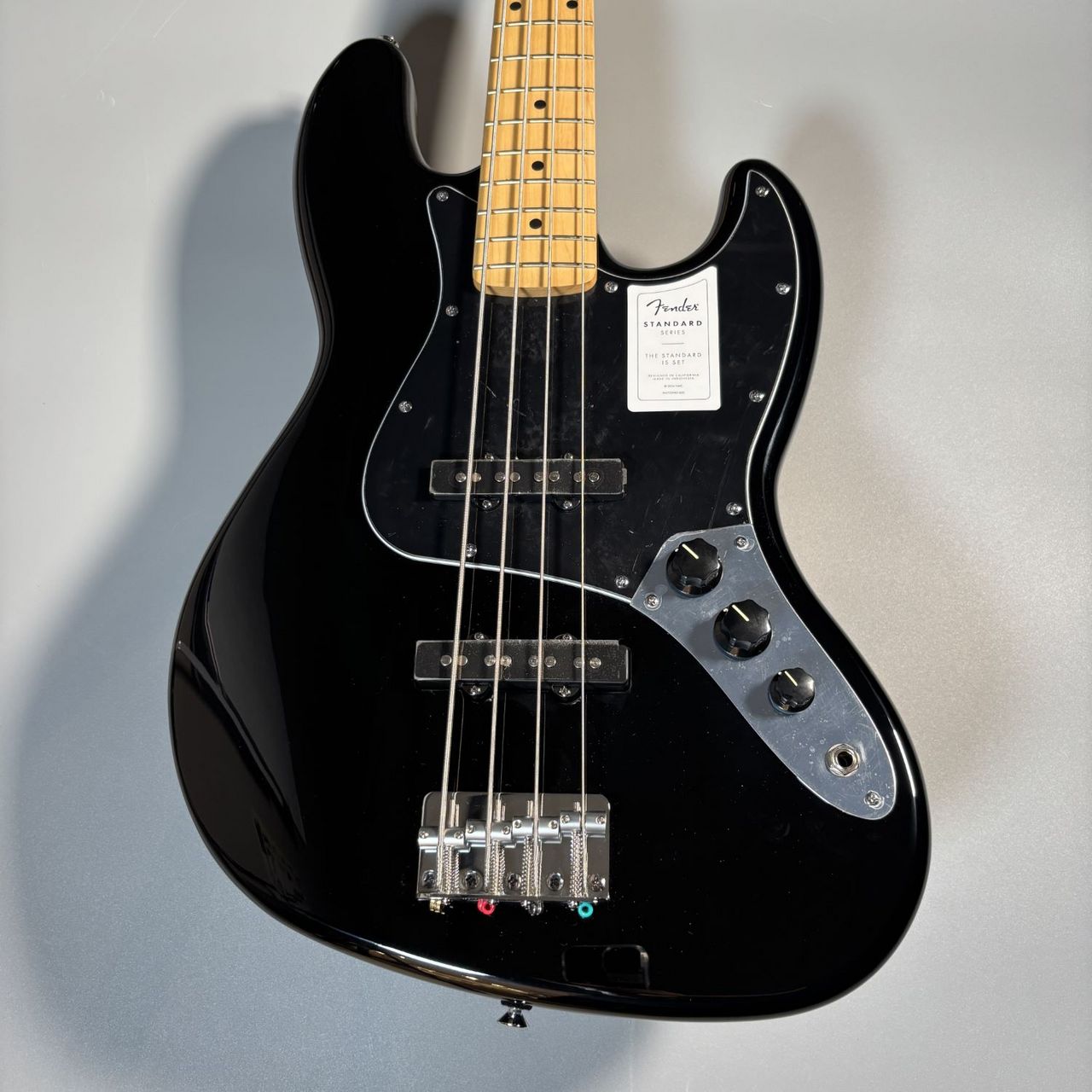 ブラックエレキベース ジャズベーススタイル tp194-0660767_m.jpg
