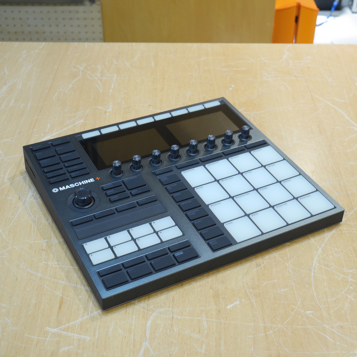 【Native Instruments】Maschine＋(ほぼ未使用) NATIVE INSTRUMENTS MASCHINE+（中古/送料無料）【楽器検索