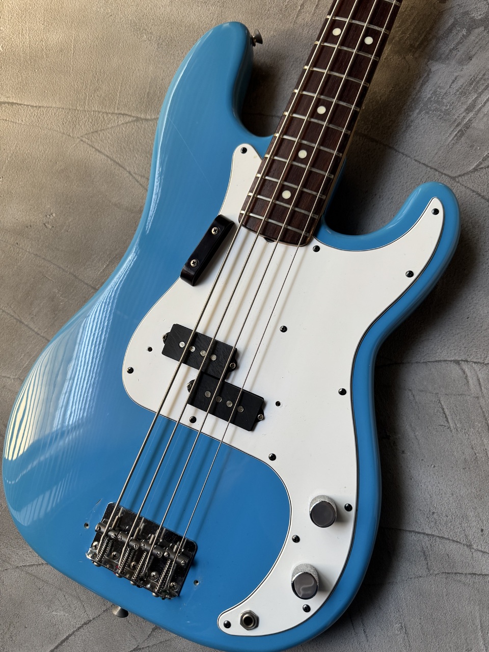 Fender 1981 Fender Precision Bass international color series 