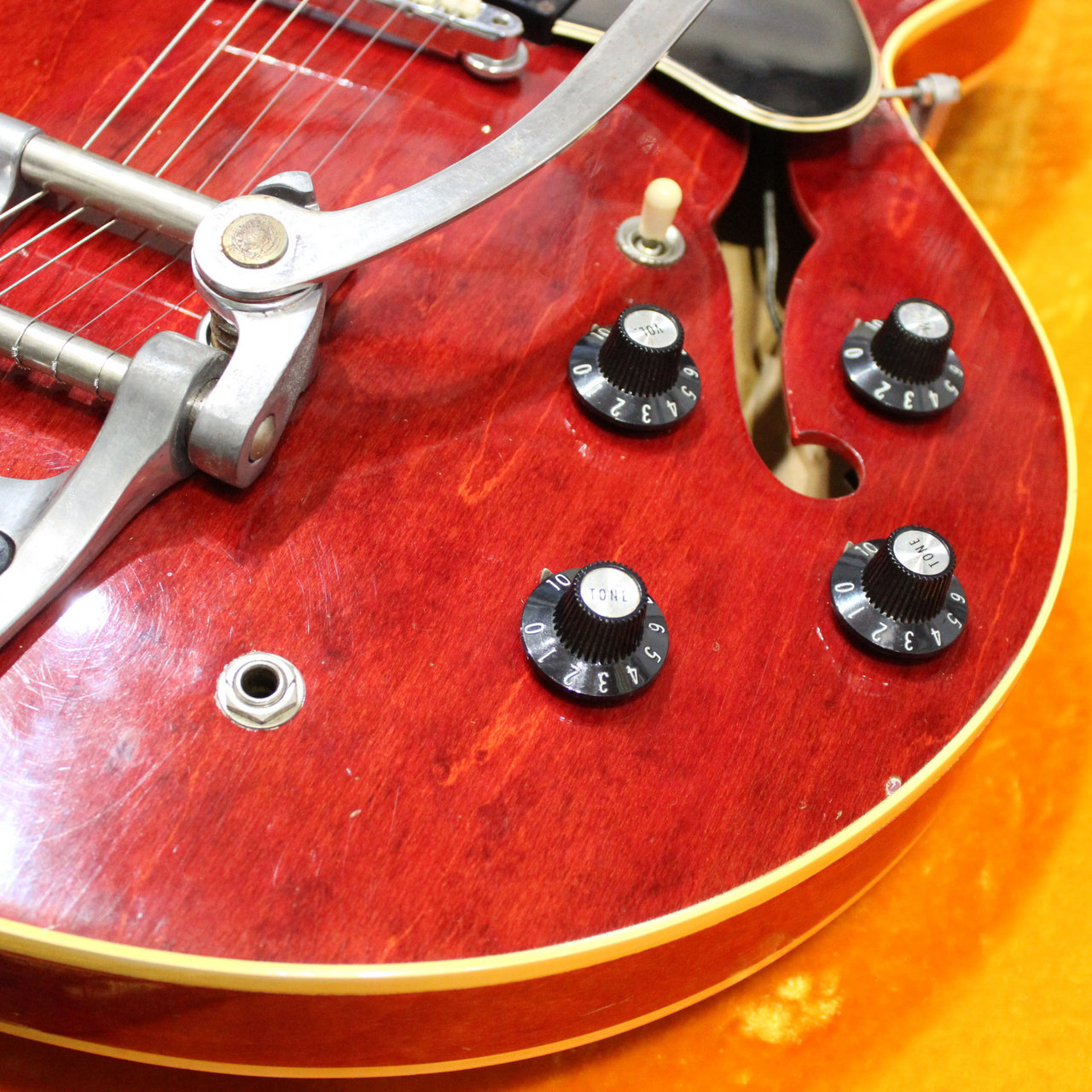 Gibson ES-335 Cherry ギブソン ES335 チェリー 1969-1970年製です 
