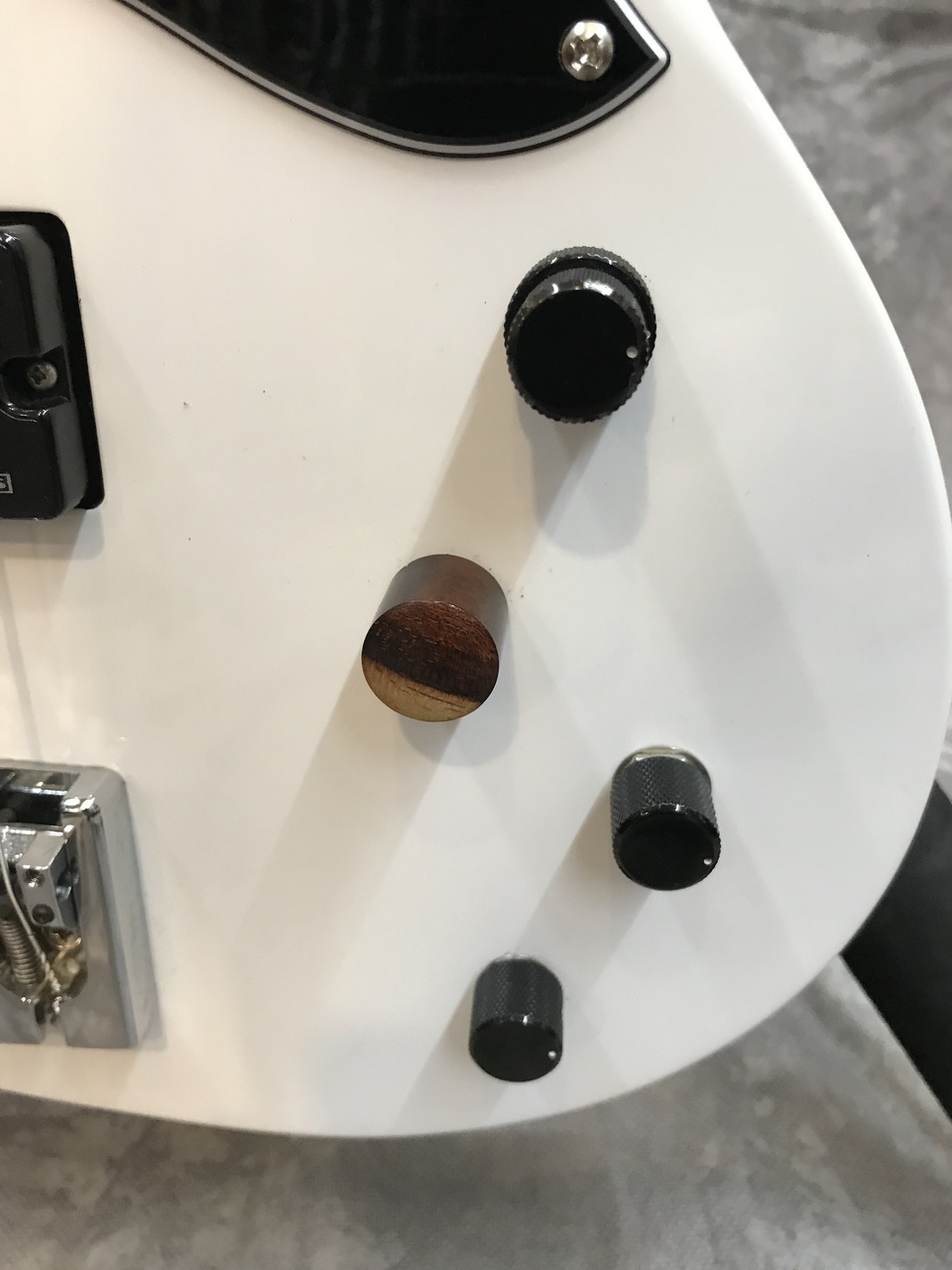 ESP VIPER BASS【 White】 保証書付き ESP VIPER BASS【 White】 保証書付き ESP VIPER BASS【Snow White