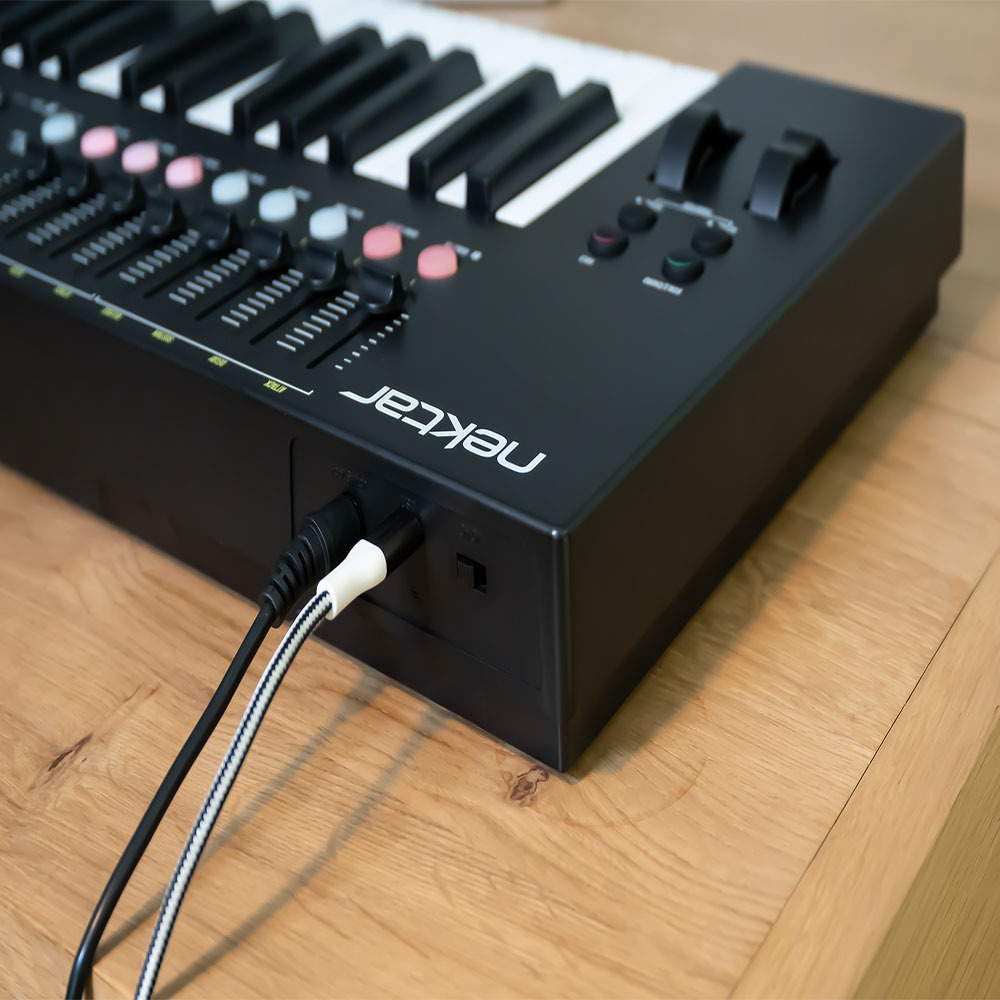 Maschine MK3 ＋MIDIキーボード img-ce-seamless-crop-left-