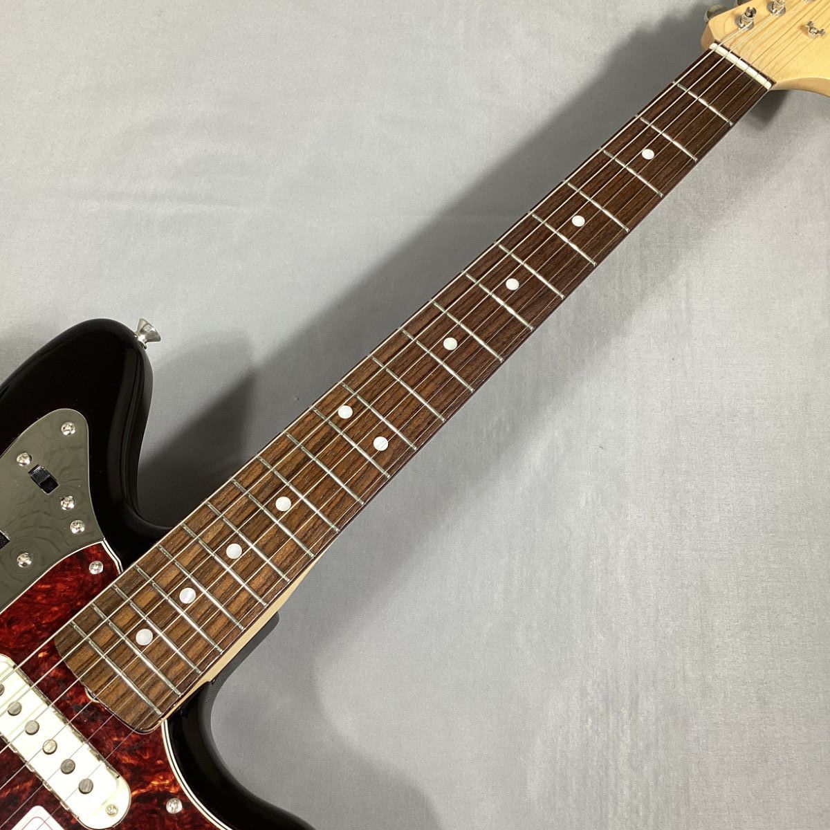 Fender Made in Japan Traditional 60s Jaguar Rosewood Fingerboard 3