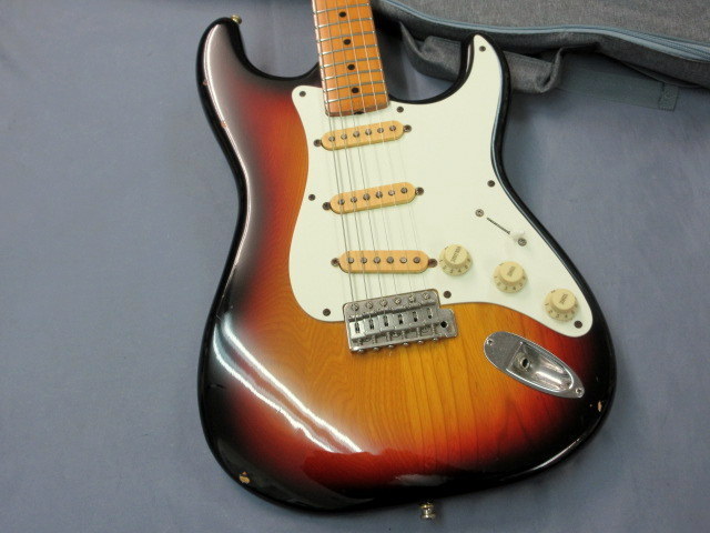 ギター TOKAI ST-60 springy sound 1980 Tokai Springy Sound ST 60 Strat Copy 1980's Two Tone Sunburst