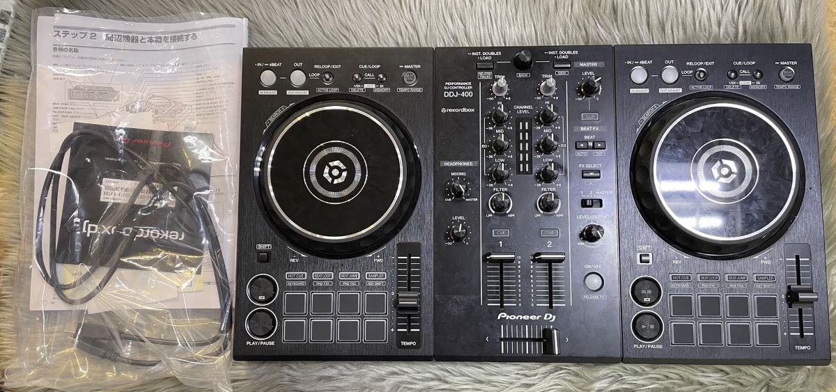 Pioneer DDJ-400 ☆別売りの持ち運びケースと保管用カバーが付属 