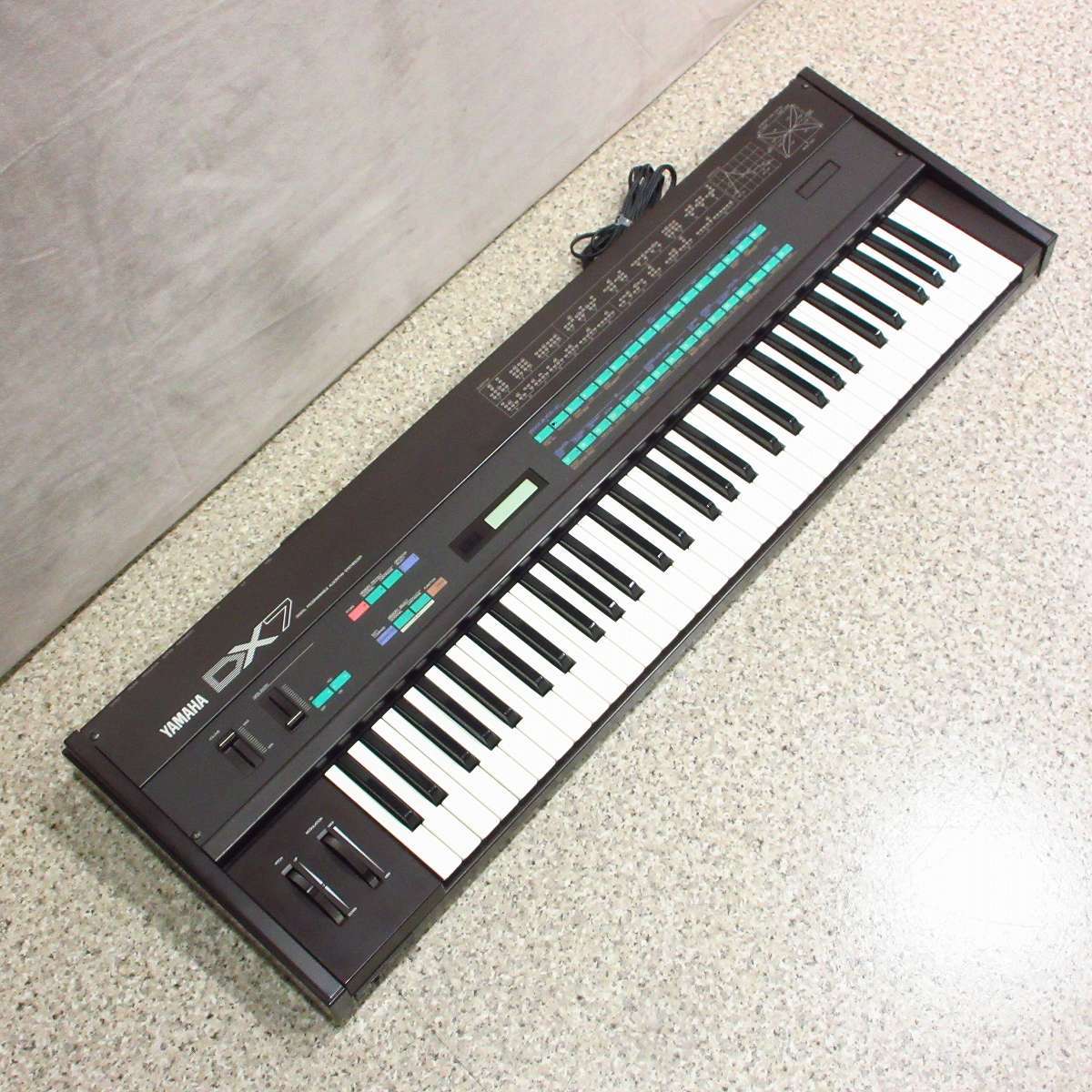 YAMAHA DX7 
