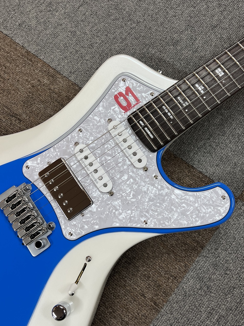 初音ミク　ギター　雪ミク　SNOW MIKU　エドワーズ　E-STREAM ESP Guitars: EDWARDS Platinum E-STREAM-Miku -SNOW MIKU