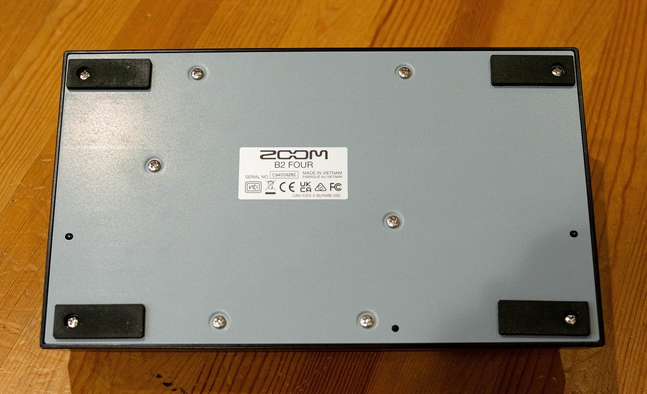 ZOOM B2 FOUR（中古）［デジマートSALE］【楽器検索デジマート】