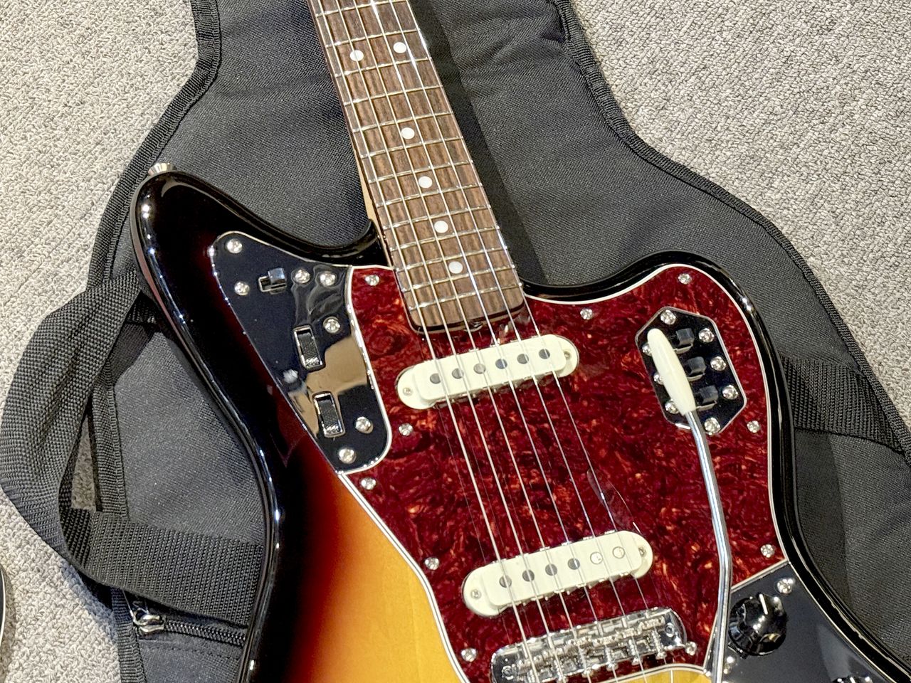 Fender Made in Japan Traditional 60s Jaguar（中古）【楽器検索