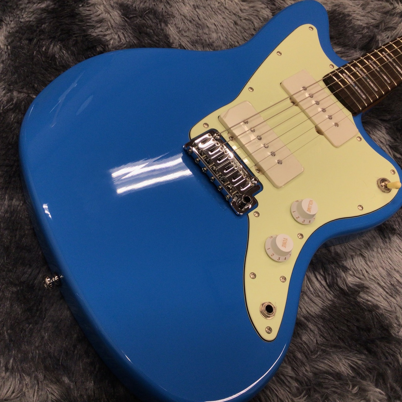 Sire Larry Carlton J3 Blue 【ラリー・カールトン監修】【展示