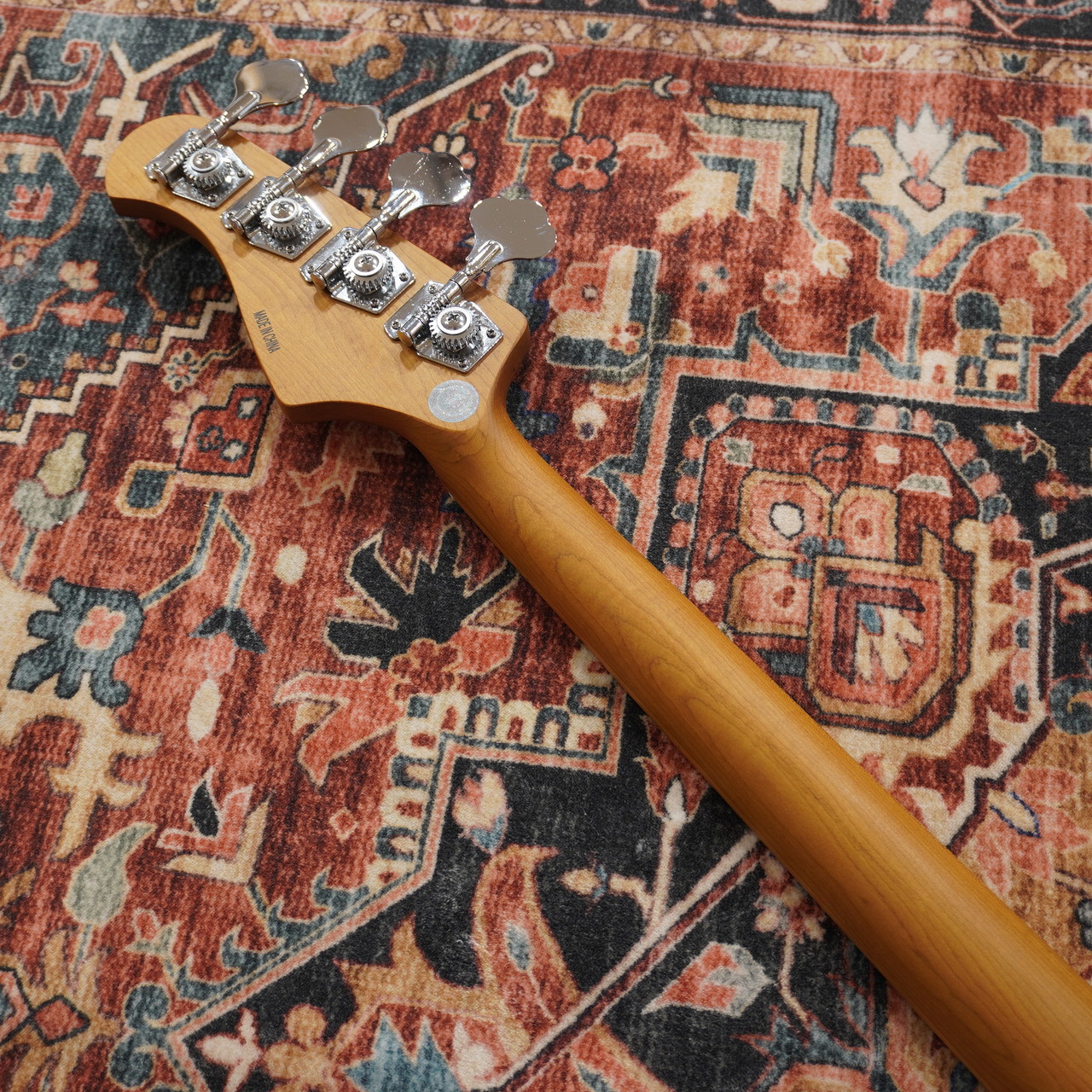 Madison エレキベース サンバースト 20フレット　ジャンク Madison エレキベース サンバースト 20フレット ジャンク