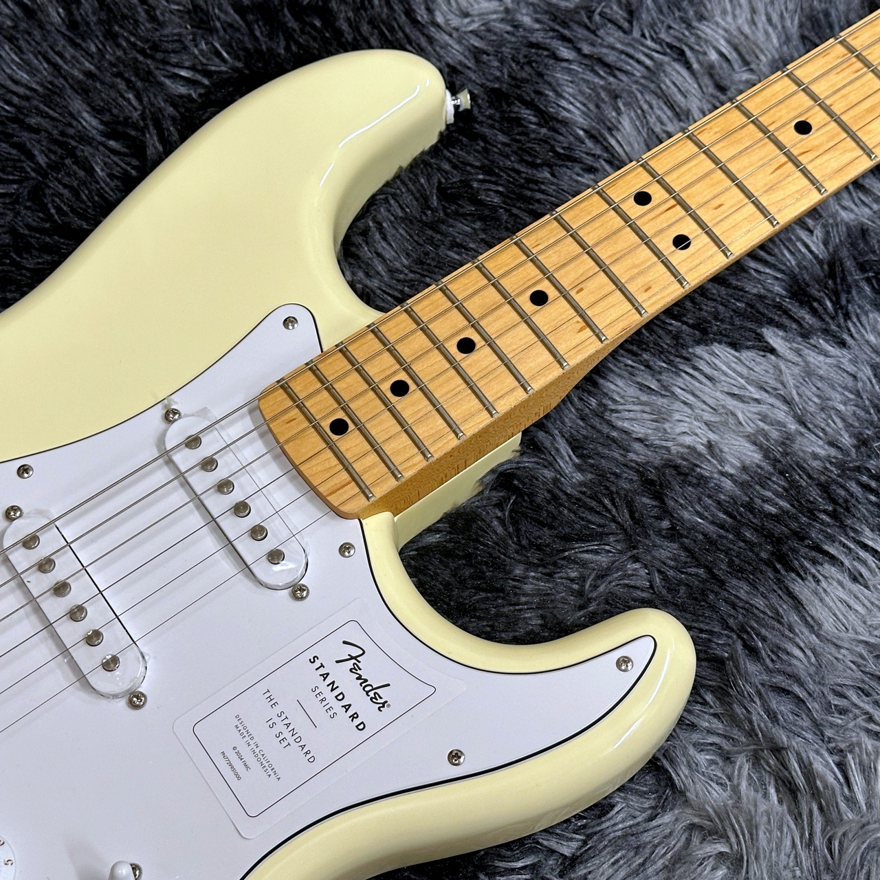 Fender Standard Stratocaster Olympic White / Maple【2025年